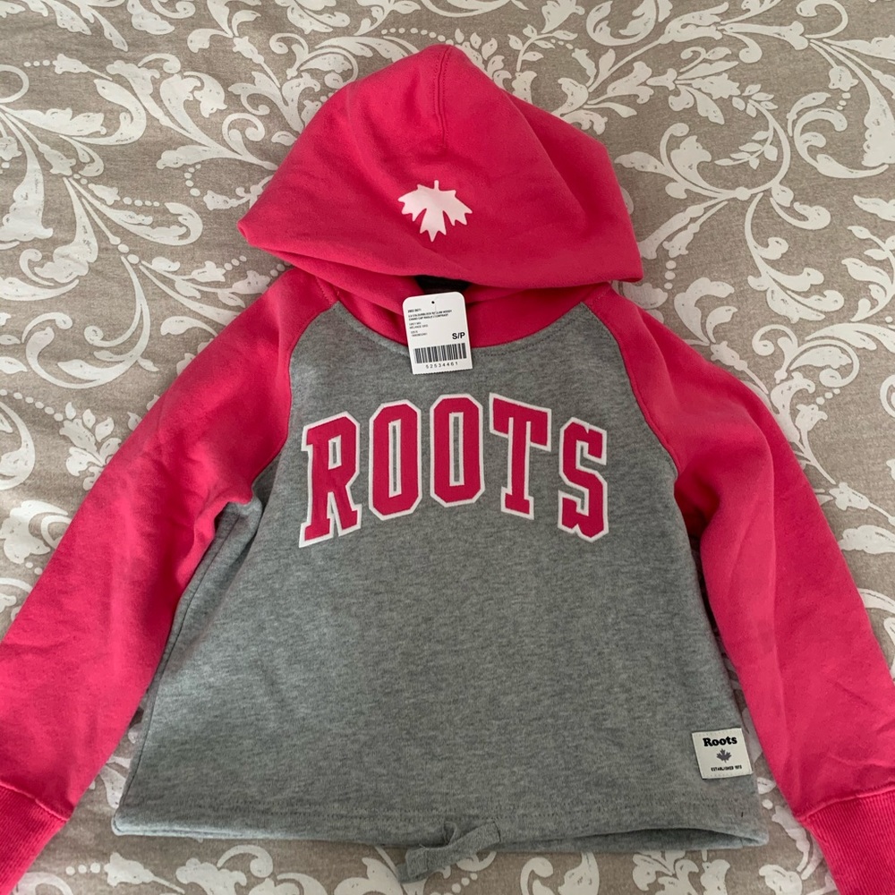 Roots Raglan pullover Hoody 5-6 years size Small